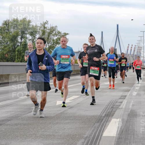 03.10.2025 - Köhlbrandbrückenlauf Michael Burmester http://msf.ph/oto/9160033 03.10.2025 15:49:48 Position 3 9305, 92941 meine-sportfotos.de