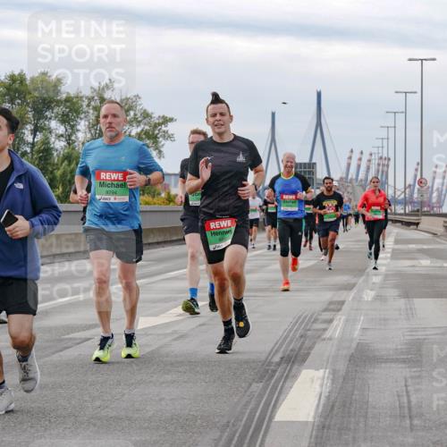 03.10.2025 - Köhlbrandbrückenlauf Michael Burmester http://msf.ph/oto/9160035 03.10.2025 15:49:49 Position 3 9294 meine-sportfotos.de