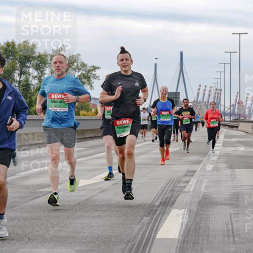 03.10.2025 - Köhlbrandbrückenlauf Michael Burmester http://msf.ph/oto/9160036 03.10.2025 15:49:49 Position 3 9294, 8855 meine-sportfotos.de
