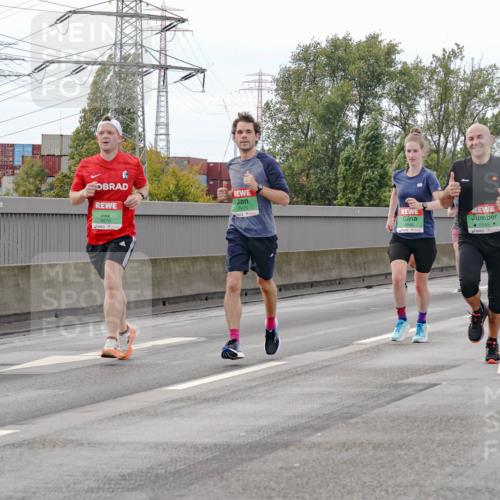 03.10.2025 - Köhlbrandbrückenlauf Michael Burmester http://msf.ph/oto/9160086 03.10.2025 15:50:11 Position 3 3, 9670, 7923, 8048, 8049 meine-sportfotos.de
