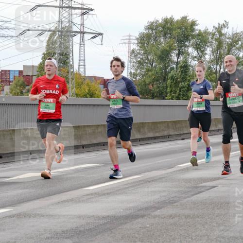 03.10.2025 - Köhlbrandbrückenlauf Michael Burmester http://msf.ph/oto/9160087 03.10.2025 15:50:11 Position 3 7923, 9670, 8049 meine-sportfotos.de