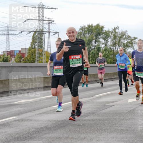 03.10.2025 - Köhlbrandbrückenlauf Michael Burmester http://msf.ph/oto/9160091 03.10.2025 15:50:13 Position 3 1923, 8048, 8049, 306 meine-sportfotos.de