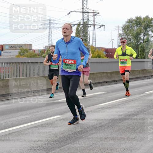 03.10.2025 - Köhlbrandbrückenlauf Michael Burmester http://msf.ph/oto/9160100 03.10.2025 15:50:16 Position 3 9562, 7673, 7411 meine-sportfotos.de