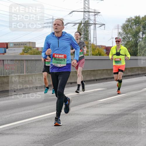 03.10.2025 - Köhlbrandbrückenlauf Michael Burmester http://msf.ph/oto/9160102 03.10.2025 15:50:16 Position 3 9562, 10, 7411 meine-sportfotos.de