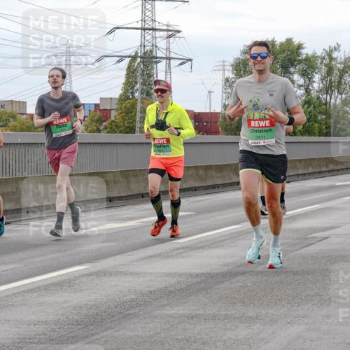 03.10.2025 - Köhlbrandbrückenlauf Michael Burmester http://msf.ph/oto/9160104 03.10.2025 15:50:17 Position 3 52, 7721, 10, 7411, 7231 meine-sportfotos.de
