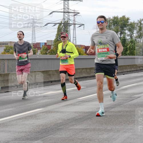 03.10.2025 - Köhlbrandbrückenlauf Michael Burmester http://msf.ph/oto/9160106 03.10.2025 15:50:17 Position 3 10, 7411, 7231 meine-sportfotos.de