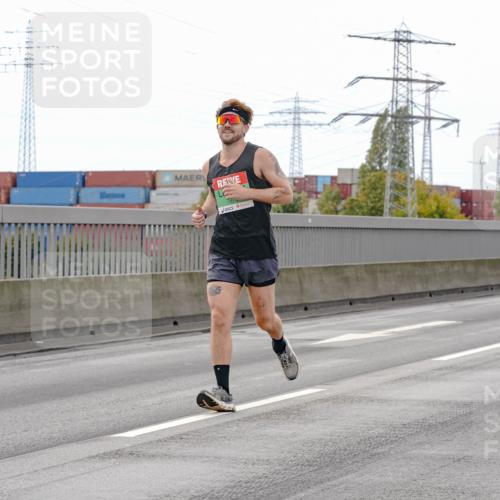 03.10.2025 - Köhlbrandbrückenlauf Michael Burmester http://msf.ph/oto/9160114 03.10.2025 15:50:20 Position 3 7875 meine-sportfotos.de