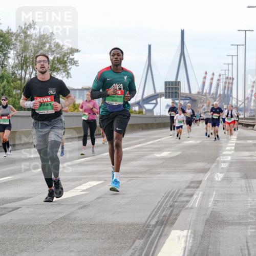 03.10.2025 - Köhlbrandbrückenlauf Michael Burmester http://msf.ph/oto/9160145 03.10.2025 15:50:35 Position 3 619, 9010, 9632 meine-sportfotos.de