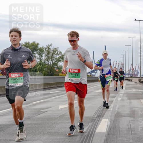 03.10.2025 - Köhlbrandbrückenlauf Michael Burmester http://msf.ph/oto/9160185 03.10.2025 15:50:55 Position 3 7201, 8784, 8786 meine-sportfotos.de