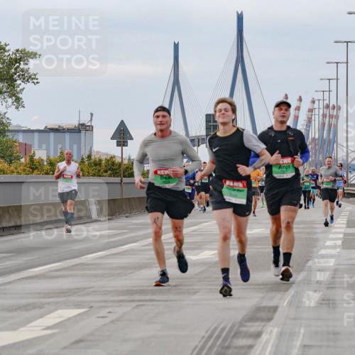 03.10.2025 - Köhlbrandbrückenlauf Michael Burmester http://msf.ph/oto/9160191 03.10.2025 15:50:59 Position 3 12, 5, 1 meine-sportfotos.de
