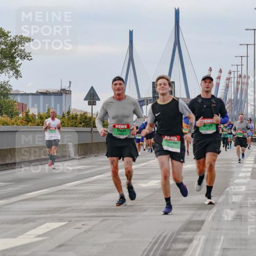 03.10.2025 - Köhlbrandbrückenlauf Michael Burmester http://msf.ph/oto/9160192 03.10.2025 15:50:59 Position 3 12, 5 meine-sportfotos.de