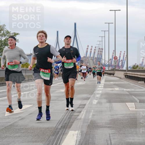 03.10.2025 - Köhlbrandbrückenlauf Michael Burmester http://msf.ph/oto/9160197 03.10.2025 15:51:02 Position 3 7239, 248, 7221, 12 meine-sportfotos.de