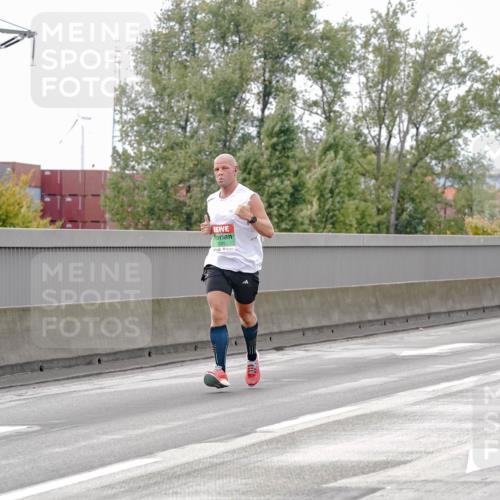 03.10.2025 - Köhlbrandbrückenlauf Michael Burmester http://msf.ph/oto/9160203 03.10.2025 15:51:08 Position 3  meine-sportfotos.de