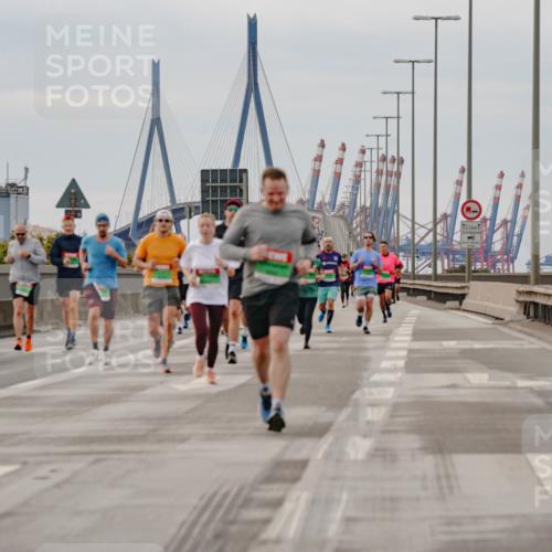 03.10.2025 - Köhlbrandbrückenlauf Michael Burmester http://msf.ph/oto/9160211 03.10.2025 15:51:12 Position 3 12, 5 meine-sportfotos.de