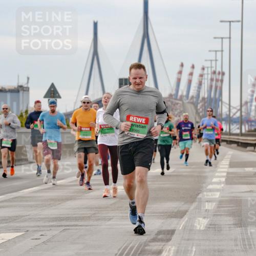 03.10.2025 - Köhlbrandbrückenlauf Michael Burmester http://msf.ph/oto/9160213 03.10.2025 15:51:13 Position 3 8995 meine-sportfotos.de