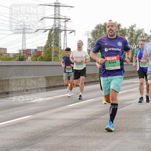 03.10.2025 - Köhlbrandbrückenlauf Michael Burmester http://msf.ph/oto/9160251 03.10.2025 15:51:29 Position 3 7192, 9499, 7338 meine-sportfotos.de