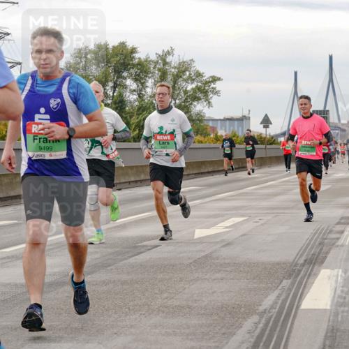 03.10.2025 - Köhlbrandbrückenlauf Michael Burmester http://msf.ph/oto/9160256 03.10.2025 15:51:31 Position 3 38, 9499, 9421 meine-sportfotos.de