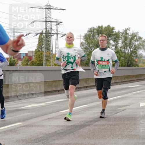 03.10.2025 - Köhlbrandbrückenlauf Michael Burmester http://msf.ph/oto/9160260 03.10.2025 15:51:32 Position 3 9499, 9421, 9191 meine-sportfotos.de