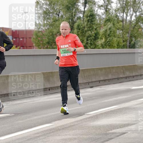 03.10.2025 - Köhlbrandbrückenlauf Michael Burmester http://msf.ph/oto/9160278 03.10.2025 15:51:42 Position 3 513, 8937, 9672, 7428 meine-sportfotos.de