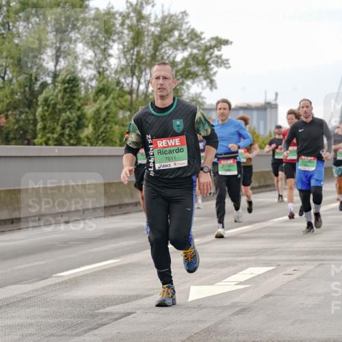 03.10.2025 - Köhlbrandbrückenlauf Michael Burmester http://msf.ph/oto/9160284 03.10.2025 15:51:46 Position 3 7611 meine-sportfotos.de