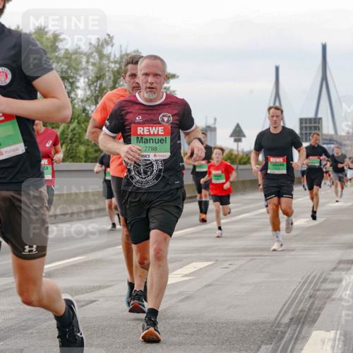 03.10.2025 - Köhlbrandbrückenlauf Michael Burmester http://msf.ph/oto/9160300 03.10.2025 15:51:52 Position 3 2210, 9678, 7798 meine-sportfotos.de