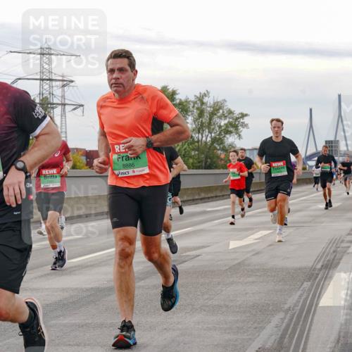 03.10.2025 - Köhlbrandbrückenlauf Michael Burmester http://msf.ph/oto/9160303 03.10.2025 15:51:54 Position 3 7798, 8886, 7151 meine-sportfotos.de