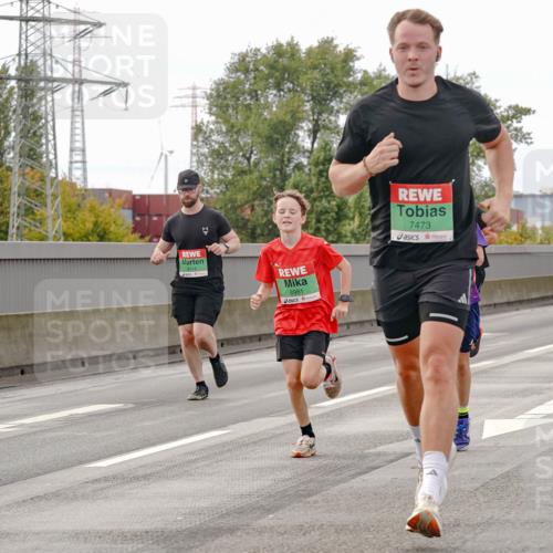 03.10.2025 - Köhlbrandbrückenlauf Michael Burmester http://msf.ph/oto/9160307 03.10.2025 15:51:56 Position 3 33, 8981, 7473 meine-sportfotos.de