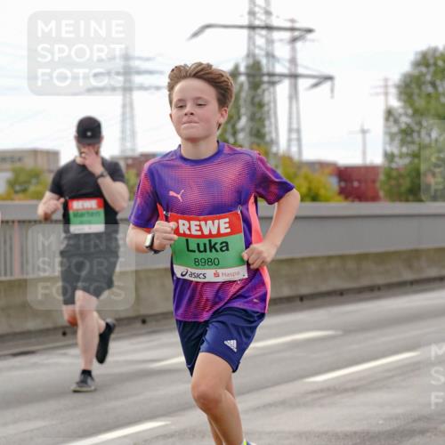 03.10.2025 - Köhlbrandbrückenlauf Michael Burmester http://msf.ph/oto/9160310 03.10.2025 15:51:58 Position 3 8981, 8980 meine-sportfotos.de