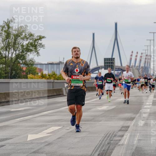 03.10.2025 - Köhlbrandbrückenlauf Michael Burmester http://msf.ph/oto/9160318 03.10.2025 15:52:03 Position 3 7241 meine-sportfotos.de