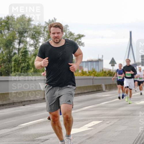 03.10.2025 - Köhlbrandbrückenlauf Michael Burmester http://msf.ph/oto/9160325 03.10.2025 15:52:08 Position 3  meine-sportfotos.de