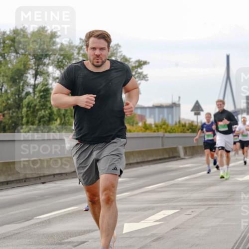 03.10.2025 - Köhlbrandbrückenlauf Michael Burmester http://msf.ph/oto/9160326 03.10.2025 15:52:08 Position 3  meine-sportfotos.de