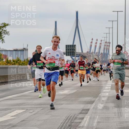 03.10.2025 - Köhlbrandbrückenlauf Michael Burmester http://msf.ph/oto/9160328 03.10.2025 15:52:10 Position 3 8818 meine-sportfotos.de