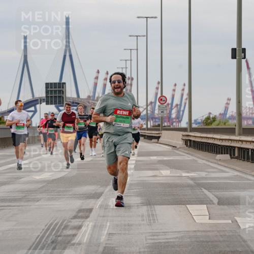 03.10.2025 - Köhlbrandbrückenlauf Michael Burmester http://msf.ph/oto/9160329 03.10.2025 15:52:11 Position 3 7270, 2 meine-sportfotos.de