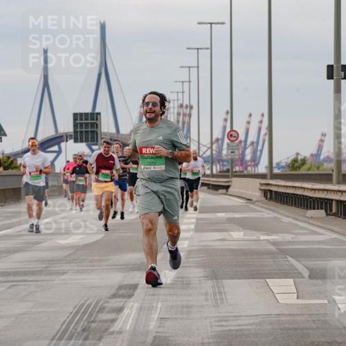 03.10.2025 - Köhlbrandbrückenlauf Michael Burmester http://msf.ph/oto/9160331 03.10.2025 15:52:12 Position 3 8848, 7270 meine-sportfotos.de