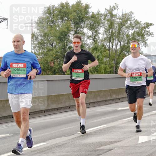 03.10.2025 - Köhlbrandbrückenlauf Michael Burmester http://msf.ph/oto/9160341 03.10.2025 15:52:18 Position 3 7302, 9696, 7526, 9, 7546 meine-sportfotos.de