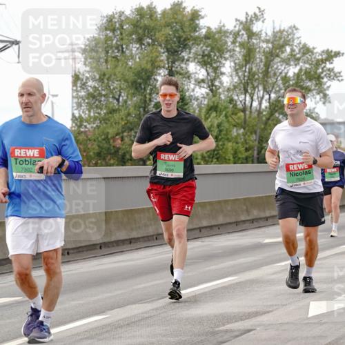 03.10.2025 - Köhlbrandbrückenlauf Michael Burmester http://msf.ph/oto/9160342 03.10.2025 15:52:19 Position 3 7302, 9696, 7526, 7546 meine-sportfotos.de