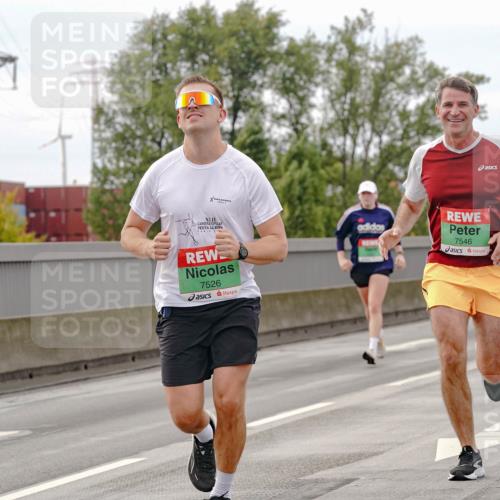 03.10.2025 - Köhlbrandbrückenlauf Michael Burmester http://msf.ph/oto/9160348 03.10.2025 15:52:21 Position 3 7546, 9696, 7526 meine-sportfotos.de