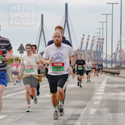 03.10.2025 - Köhlbrandbrückenlauf Michael Burmester http://msf.ph/oto/9160353 03.10.2025 15:52:24 Position 3 8966, 7560, 2, 7296, 9213 meine-sportfotos.de