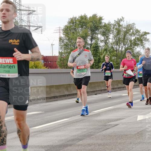 03.10.2025 - Köhlbrandbrückenlauf Michael Burmester http://msf.ph/oto/9160385 03.10.2025 15:52:37 Position 3 7006, 7568, 7172 meine-sportfotos.de