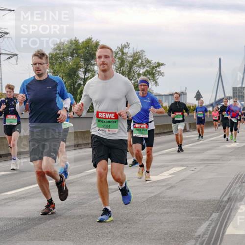 03.10.2025 - Köhlbrandbrückenlauf Michael Burmester http://msf.ph/oto/9160395 03.10.2025 15:52:41 Position 3 9584, 9596 meine-sportfotos.de