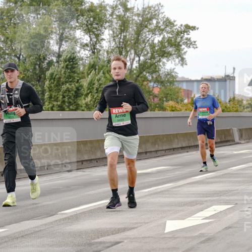 03.10.2025 - Köhlbrandbrückenlauf Michael Burmester http://msf.ph/oto/9160401 03.10.2025 15:52:44 Position 3 9633, 9489 meine-sportfotos.de