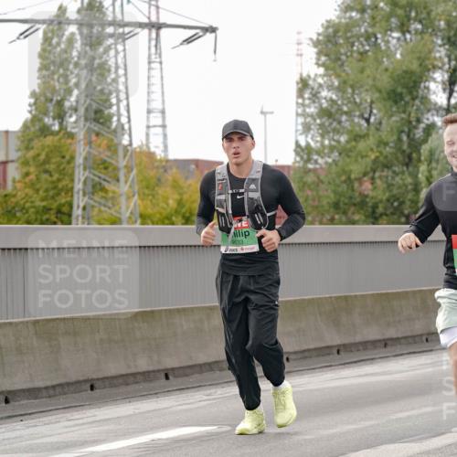 03.10.2025 - Köhlbrandbrückenlauf Michael Burmester http://msf.ph/oto/9160403 03.10.2025 15:52:45 Position 3 9633, 9489 meine-sportfotos.de