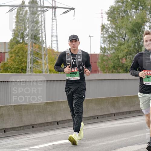 03.10.2025 - Köhlbrandbrückenlauf Michael Burmester http://msf.ph/oto/9160405 03.10.2025 15:52:45 Position 3 9633, 9489 meine-sportfotos.de