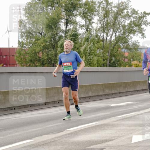 03.10.2025 - Köhlbrandbrückenlauf Michael Burmester http://msf.ph/oto/9160407 03.10.2025 15:52:47 Position 3 8616, 8924 meine-sportfotos.de