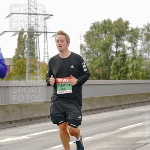 03.10.2025 - Köhlbrandbrückenlauf Michael Burmester http://msf.ph/oto/9160415 03.10.2025 15:52:52 Position 3 924, 8925 meine-sportfotos.de