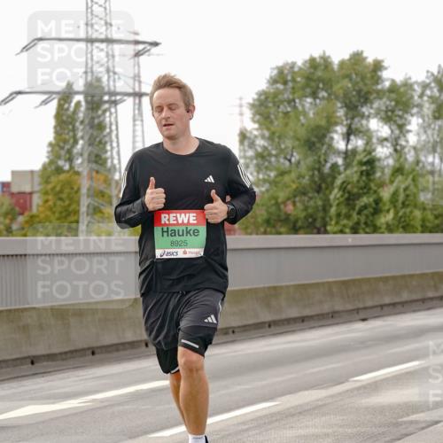 03.10.2025 - Köhlbrandbrückenlauf Michael Burmester http://msf.ph/oto/9160416 03.10.2025 15:52:52 Position 3 8925 meine-sportfotos.de