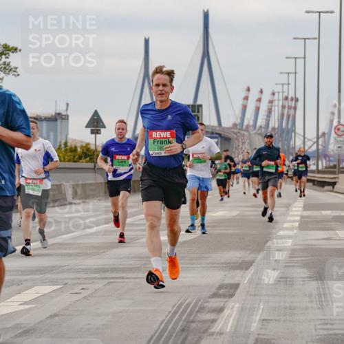 03.10.2025 - Köhlbrandbrückenlauf Michael Burmester http://msf.ph/oto/9160424 03.10.2025 15:52:56 Position 3 8, 7646, 2023, 760 meine-sportfotos.de