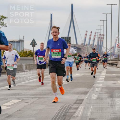 03.10.2025 - Köhlbrandbrückenlauf Michael Burmester http://msf.ph/oto/9160425 03.10.2025 15:52:56 Position 3 7646, 2023, 7601 meine-sportfotos.de