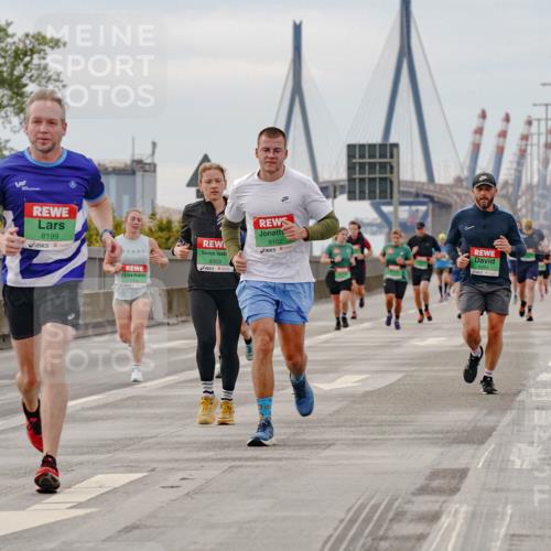03.10.2025 - Köhlbrandbrückenlauf Michael Burmester http://msf.ph/oto/9160434 03.10.2025 15:53:00 Position 3 8199, 9353, 9102 meine-sportfotos.de