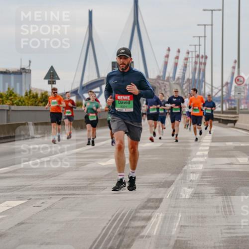 03.10.2025 - Köhlbrandbrückenlauf Michael Burmester http://msf.ph/oto/9160441 03.10.2025 15:53:04 Position 3 102, 9354 meine-sportfotos.de